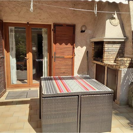 Villa Club Sanary Dans Residence Fermee Et Arboree 10Min A Pied De La Plage Luaran gambar