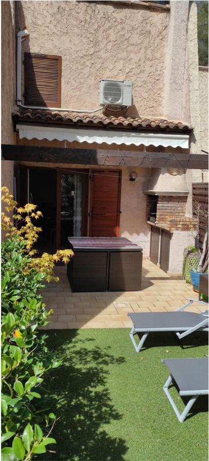 Villa Club Sanary Dans Residence Fermee Et Arboree 10Min A Pied De La Plage Luaran gambar